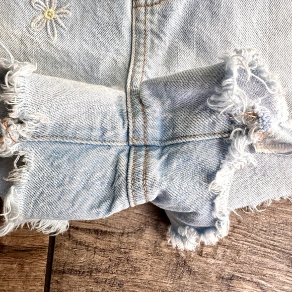American Eagle Daisy Shorts Sz 4 - Picture 9 of 10